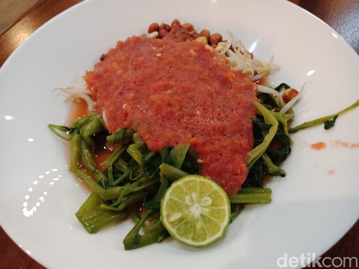 Resep plecing kangkung ala restoran. Foto: iStock