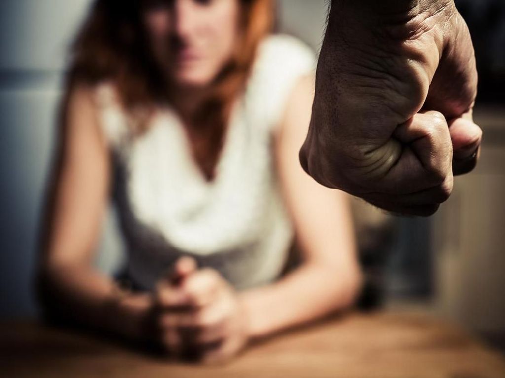 Viral Suami Cekik hingga Injak Leher Istri di Tangsel, Pelaku Ditangkap
