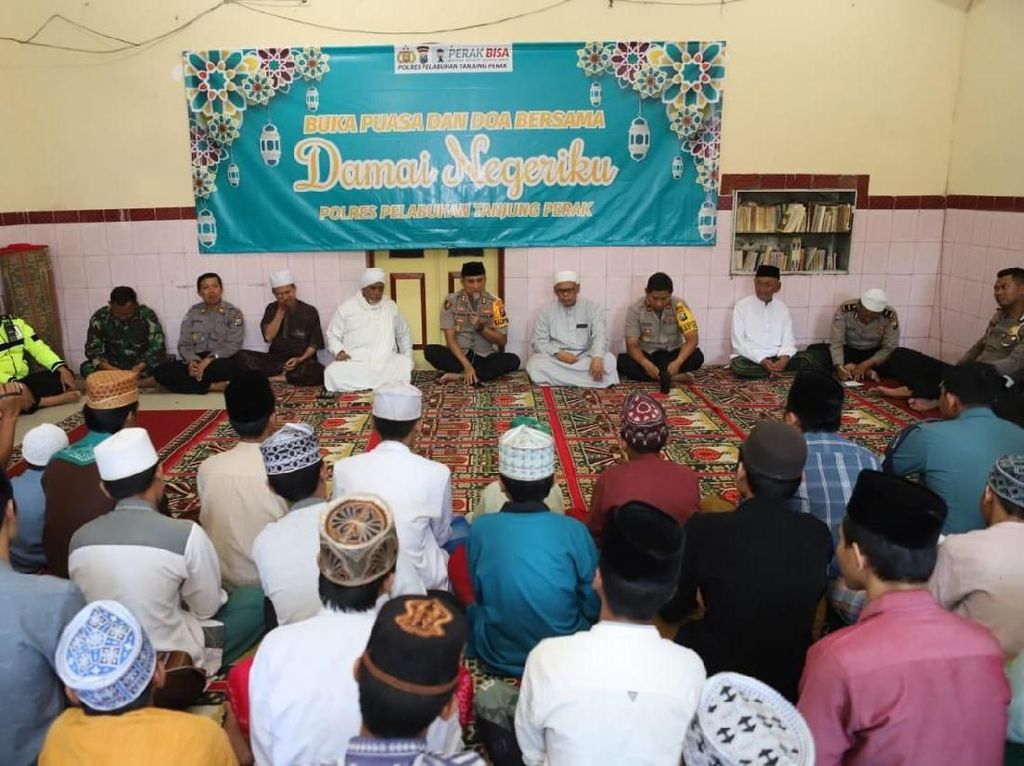Jaga Surabaya Kondusif, Polisi Silaturahmi ke Ulama dan Doa Bersama
