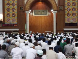 Jemaah Az-Zikra Bacakan 7 Surat Alquran untuk Almarhum Ustaz Arifin Ilham