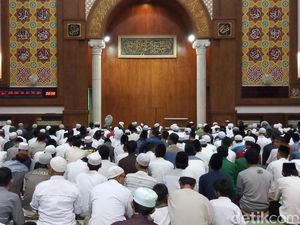 Ustaz Arifin Ilham Wafat, Jemaah Gelar Zikir di Masjid Az-Zikra
