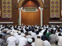 Ustaz Arifin Ilham Wafat, Jemaah Gelar Zikir di Masjid Az-Zikra