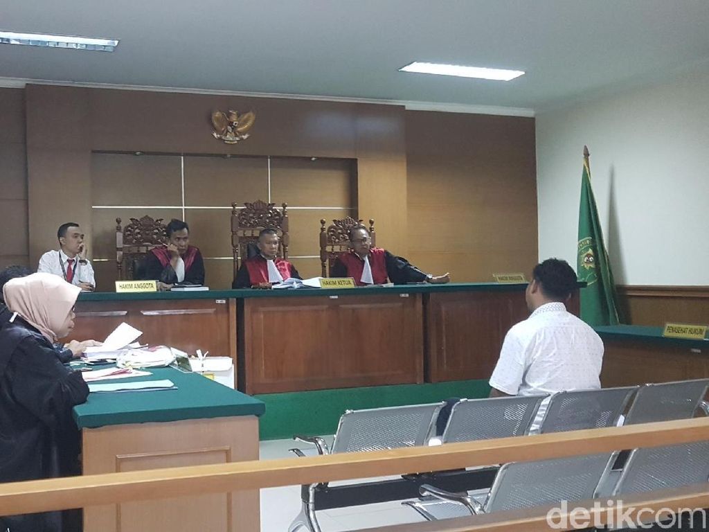 Coblos 50 Surat Suara Prabowo-Sandi, Pria di Serang Diadili Coblos 50 Surat Suara Prabowo-Sandi, Pria di Serang Diadili