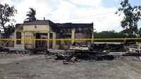 Begini Kondisi Polsek Tambelangan Sampang yang Dibakar Massa