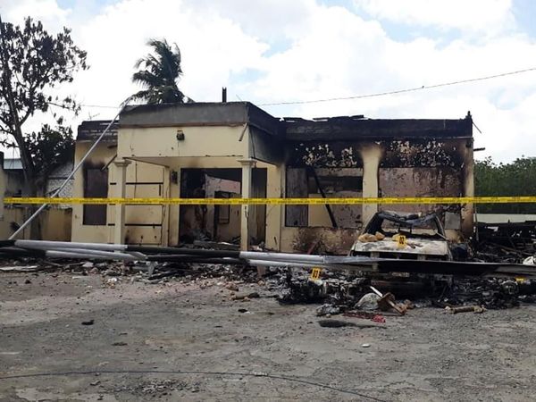 Begini Kondisi Polsek Tambelangan Sampang yang Dibakar Massa