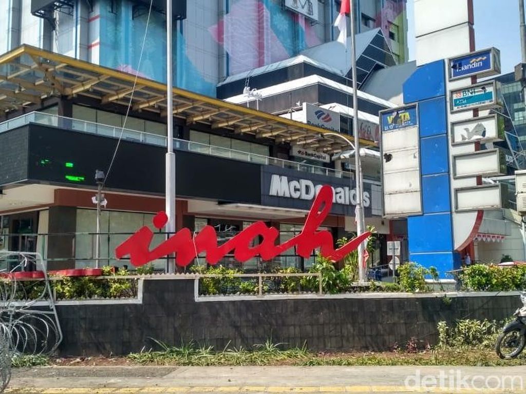 Sisa Aksi Rusuh 22 Mei: Rusaknya Sarinah, Warung PKL Dijarah Sisa Aksi Rusuh 22 Mei: Rusaknya Sarinah, Warung PKL Dijarah