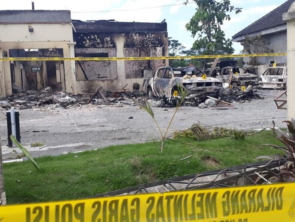 Berita Hoaks Peristiwa 22 Mei Berujung Polsek Tambelangan Sampang Dibakar