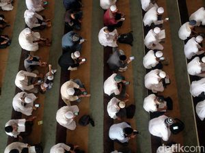 Potret Jemaah Az-Zikra Baca Alquran untuk Alm Ustaz Arifin Ilham Potret Jemaah Az-Zikra Baca Alquran untuk Alm Ustaz Arifin Ilham