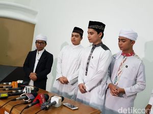 Anak Sempat Bacakan Alquran Lewat Video Call ke Ustaz Arifin Ilham Anak Sempat Bacakan Alquran Lewat Video Call ke Ustaz Arifin Ilham