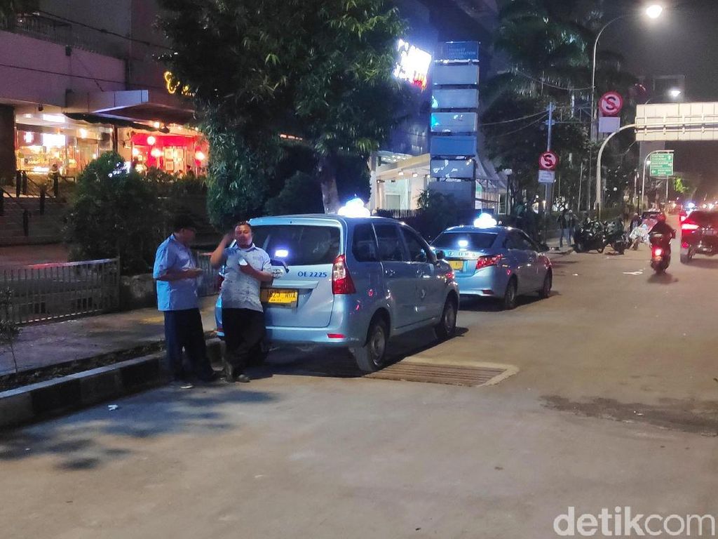 Situasi Mulai Kondusif, Jalan Wahid Hasyim Sudah Bisa Dilalui Kendaraan Situasi Mulai Kondusif, Jalan Wahid Hasyim Sudah Bisa Dilalui Kendaraan