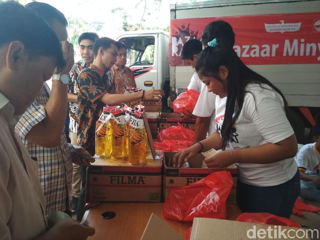 Kantor Darmin Jual Minyak Murah Rp 8.000/Liter Kantor Darmin Jual Minyak Murah Rp 8.000/Liter