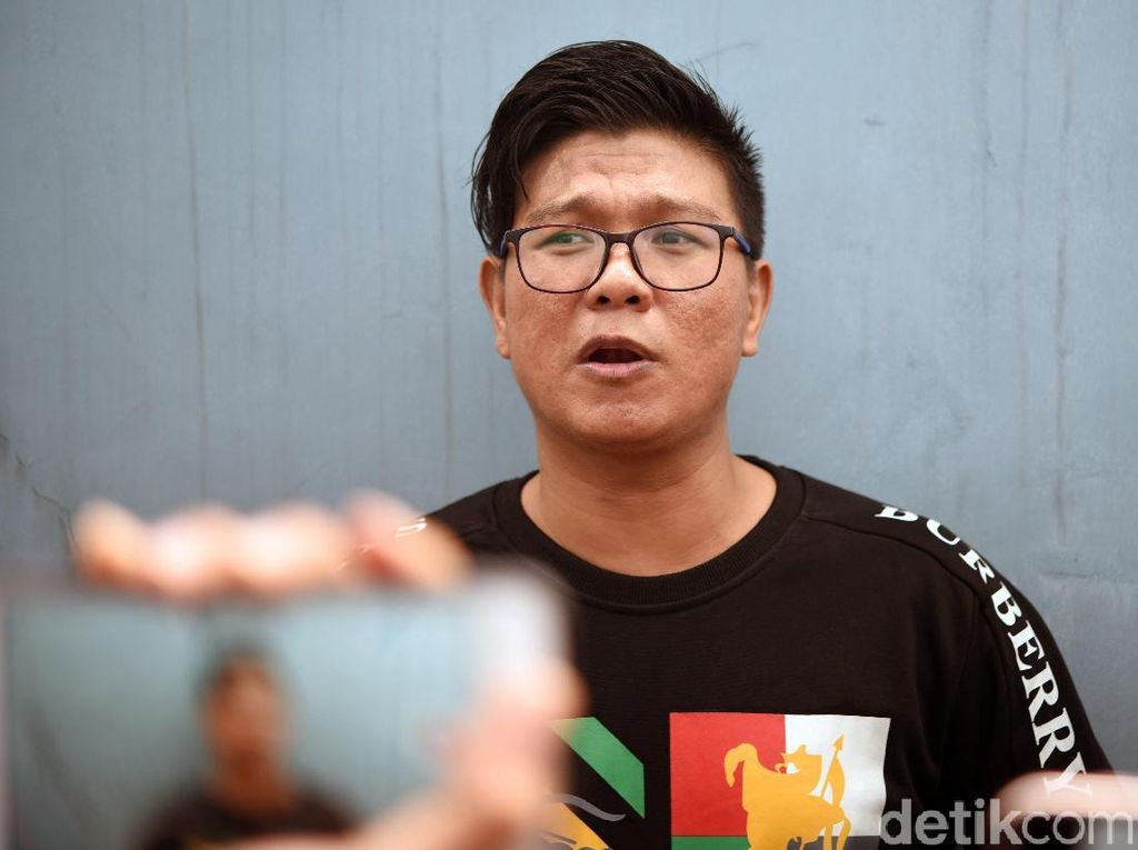 Dicap Suka Setting-an, Andika Babang Tamvan Serba Salah Punya Pacar Baru Dicap Suka Setting-an, Andika Babang Tamvan Serba Salah Punya Pacar Baru