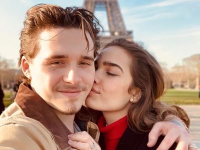 Brooklyn Beckham Setahun Pacaran, Netizen: Lebih Baik Chloe