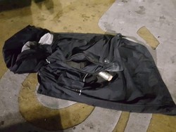 Ini Isi Ransel Perempuan Berpakaian Serbahitam di Depan Bawaslu