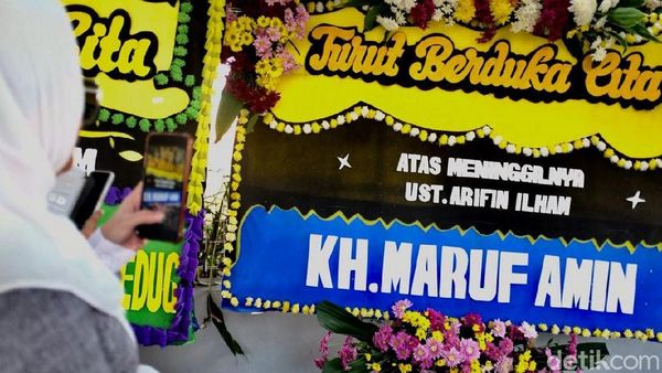 Maruf Amin Hingga AHY Kirim Karangan Bunga ke Az-Zikra
