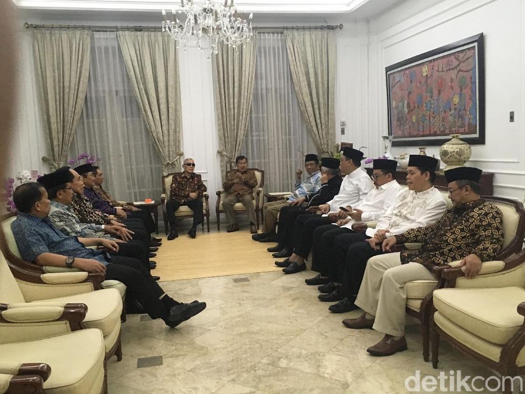 JK Bertemu Try Sutrisno, Anies hingga Mahfud Bahas Persatuan Bangsa JK Bertemu Try Sutrisno, Anies hingga Mahfud Bahas Persatuan Bangsa