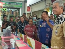 Pantau Harga di Pasar Magelang, Ganjar Malah Temukan Ikan Berformalin
