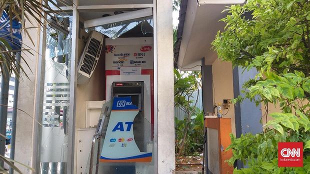 Usai Kerusuhan Aksi 22 Mei, Gedung Bawaslu Berlubang