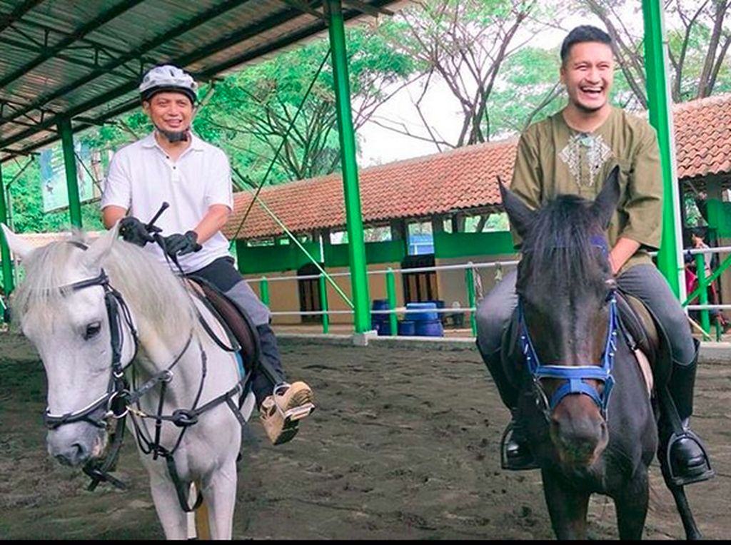 Ustaz Arifin Ilham Meninggal, Arie Untung Berharap Bertemu Lagi di Surga Ustaz Arifin Ilham Meninggal, Arie Untung Berharap Bertemu Lagi di Surga