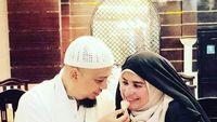 Mengenang Kembali Kehangatan Ustaz Arifin Ilham dan Keluarga Saat Makan Bersama