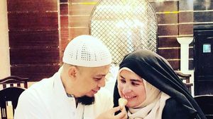 Mengenang Kembali Kehangatan Ustaz Arifin Ilham dan Keluarga Saat Makan Bersama