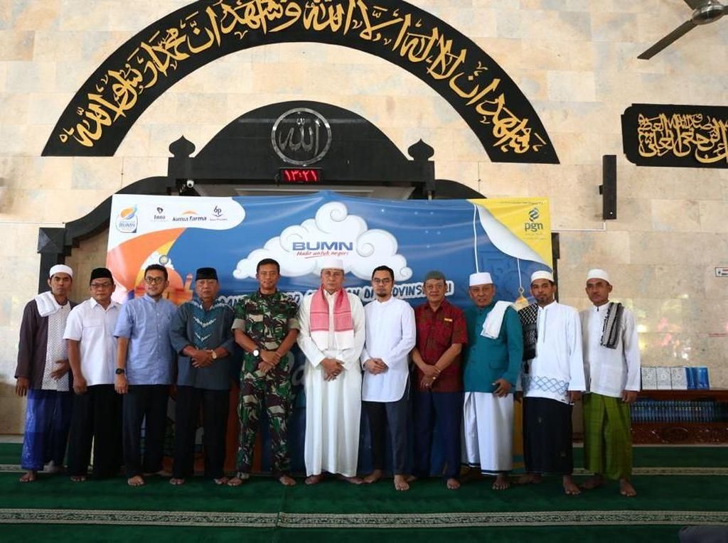 4 BUMN Bagikan 1.000 Alquran dan Santuni 1.000 Yatim di Bali 4 BUMN Bagikan 1.000 Alquran dan Santuni 1.000 Yatim di Bali