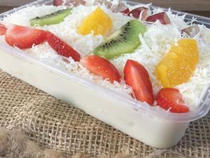 Krenyes Segar Salad Buah dengan Parutan Keju untuk Buka Puasa Krenyes Segar Salad Buah dengan Parutan Keju untuk Buka Puasa