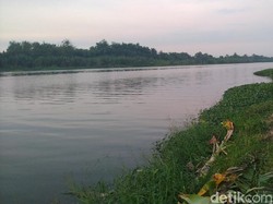 Mayat Pria Bertato Ditemukan di Pinggir Sungai Mojokerto