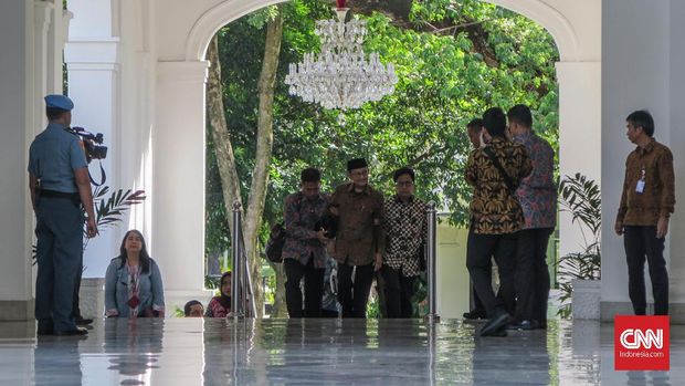 BJ Habibie Presiden ke-3 RI BJ Habibie bertemu dengan Presiden Joko Widodo di Istana Merdeka, Jakarta, Jumat (24/5).