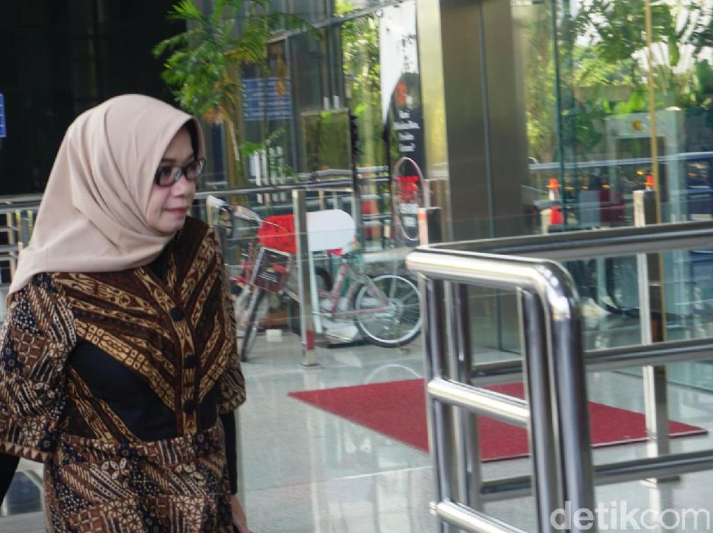Eni Saragih Lunasi Bayar Uang Pengganti Rp 5,5 M Eni Saragih Lunasi Bayar Uang Pengganti Rp 5,5 M