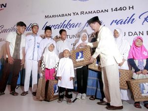 Pemberian Santunan untuk Yatim dan Sembako Gratis Pemberian Santunan untuk Yatim dan Sembako Gratis