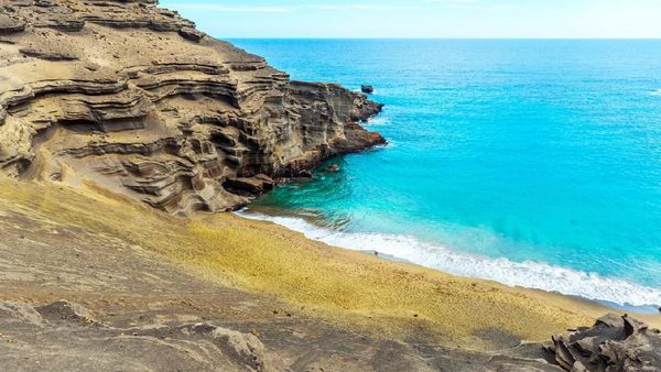 Foto: Pasir Pantai Kok Warnanya Hijau?