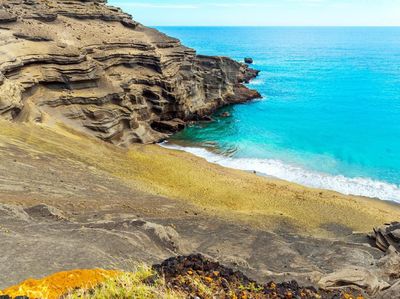 Foto: Pasir Pantai Kok Warnanya Hijau?