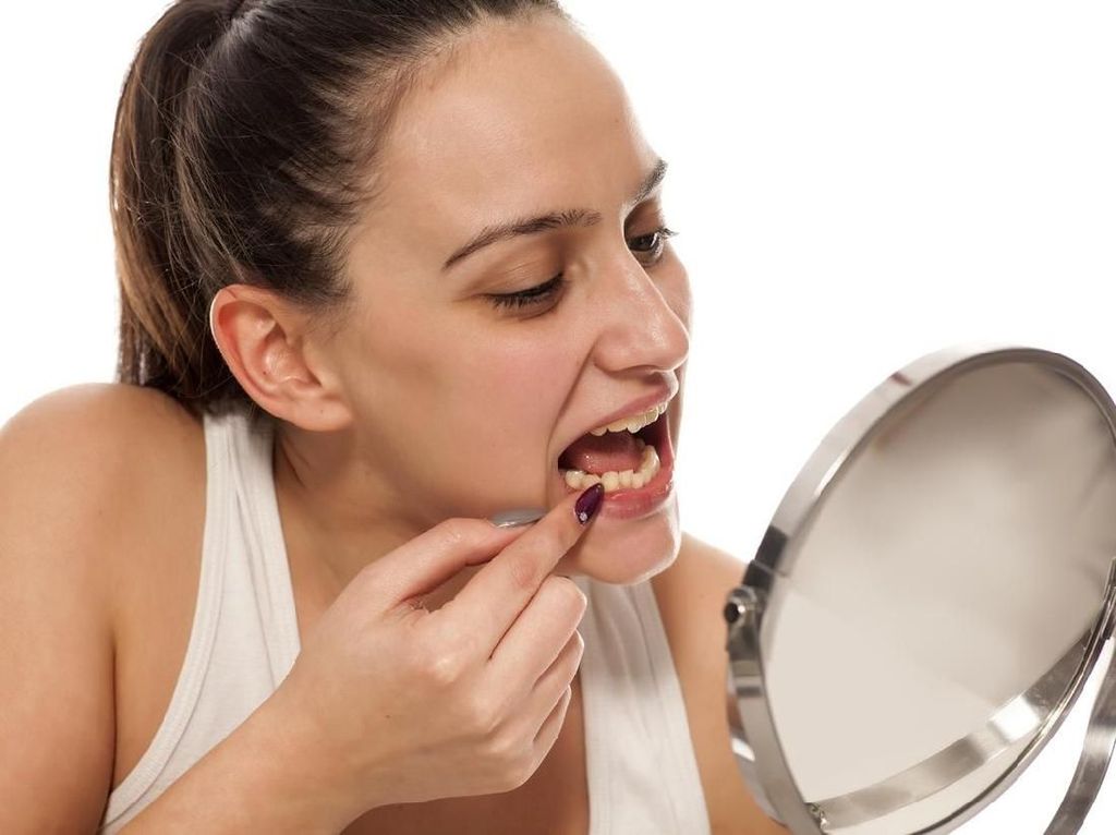 5 Cara Supaya Tidak Ada Sisa Makanan Terselip di Gigi Usai Sahur 5 Cara Supaya Tidak Ada Sisa Makanan Terselip di Gigi Usai Sahur