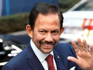 Sultan Brunei Kembalikan Gelar Kehormatan dari Universitas Oxford Sultan Brunei Kembalikan Gelar Kehormatan dari Universitas Oxford