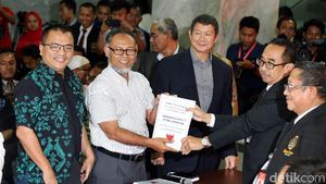 Momen BW dkk Daftarkan Gugatan Prabowo ke MK