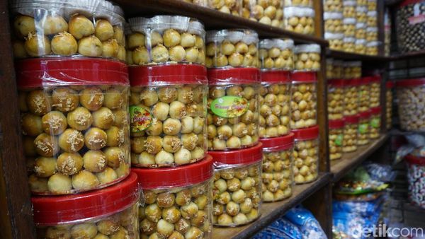 Serunya Berburu Kue Kering Klasik hingga Kekinian di Pasar Jatinegara!