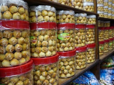 Serunya Berburu Kue Kering Klasik hingga Kekinian di Pasar Jatinegara!