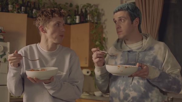 Batal Konser di Jakarta, Ini Gaya Lauv Saat Santap Sereal dan Milkshake
