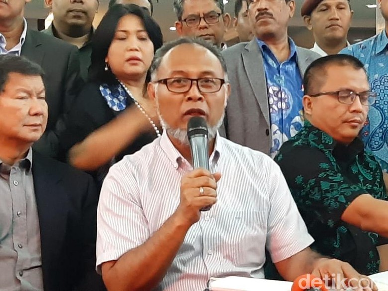 Bukti ke MK Belum Jadi 12 Truk, BW: Sisanya Besok