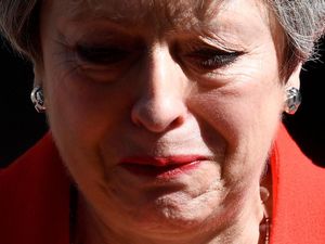 Momen PM Inggris Menangis Saat Umumkan Pengunduran Diri