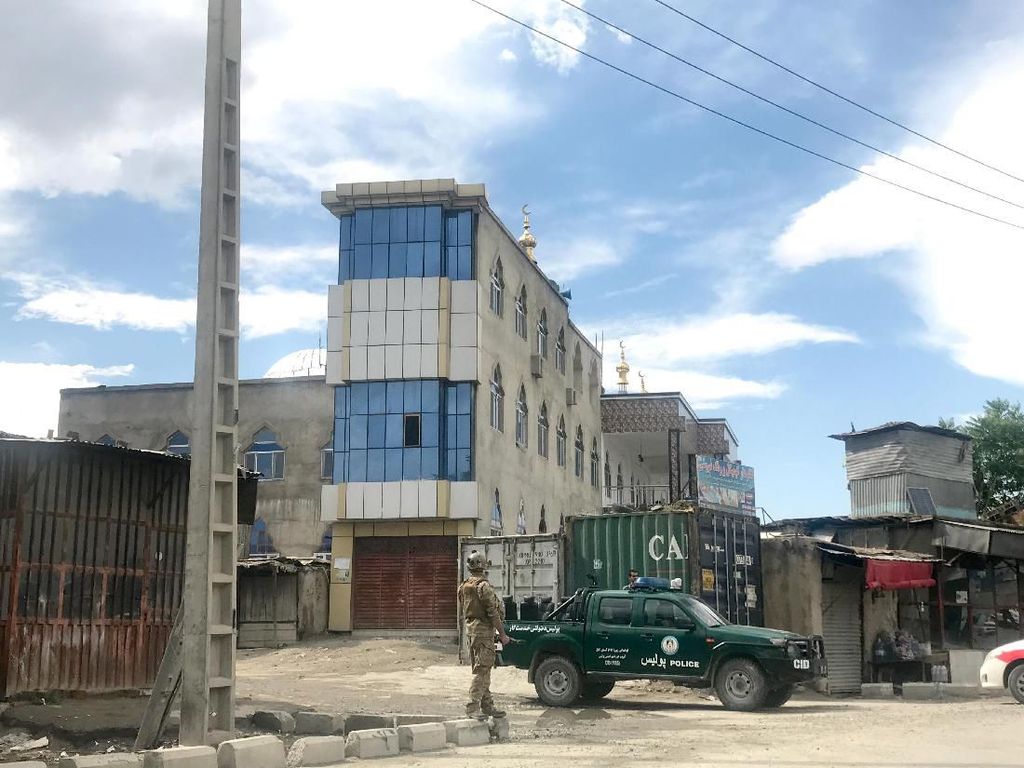 Bom Guncang Masjid Afghanistan Saat Salat Jumat, Seorang Ulama Tewas Bom Guncang Masjid Afghanistan Saat Salat Jumat, Seorang Ulama Tewas