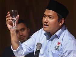 PKS ke Jokowi: Kinerja Menteri Buruk Direshuffle Aja, Jangan Mengeluh