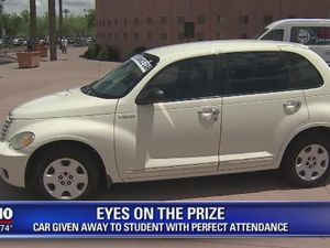 Absen Sekolah Tak Pernah Bolong, Siswa Dihadiahi Mobil