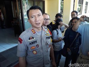 Polisi Duga Api yang Melalap Pospol di Solo Akibat Pembakaran Sampah Polisi Duga Api yang Melalap Pospol di Solo Akibat Pembakaran Sampah