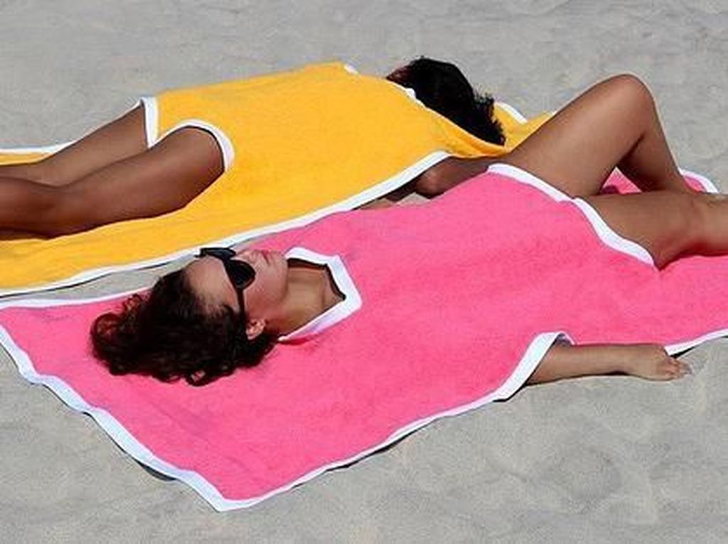 Viral Towelkini, Handuk Sekaligus Bikini yang Jadi Ejekan Netizen Viral Towelkini, Handuk Sekaligus Bikini yang Jadi Ejekan Netizen