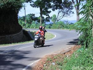Jalur Cijapati Digunakan saat Terjadi Antrean di Exit Tol Cileunyi Jalur Cijapati Digunakan saat Terjadi Antrean di Exit Tol Cileunyi
