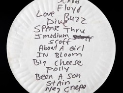 Wow! Piring Kertas dengan Coretan Kurt Cobain Laku Rp 326 Juta