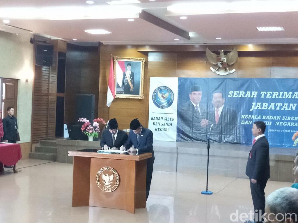 Jabat Kepala BSSN, Hinsa Siburian: Ada Perang Siber, Harus Kerja Keras Jabat Kepala BSSN, Hinsa Siburian: Ada Perang Siber, Harus Kerja Keras