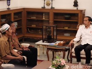 Kisah Pak Rajab: Dagangan Dibakar Massa hingga Diundang ke Istana